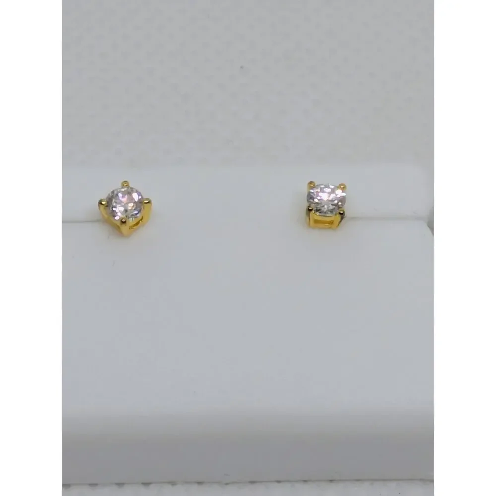 Brand new with tag unisex 0.25ctw Moissanite pushback stud earrings.